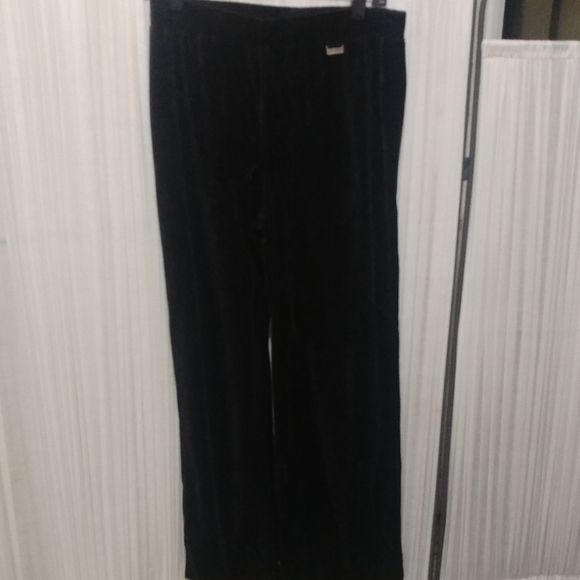 St John Sport by Marie Gray 2 PC Sweater/Sweatpants - Picture 3 of 7